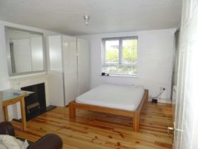 1 bedroom House Shar...